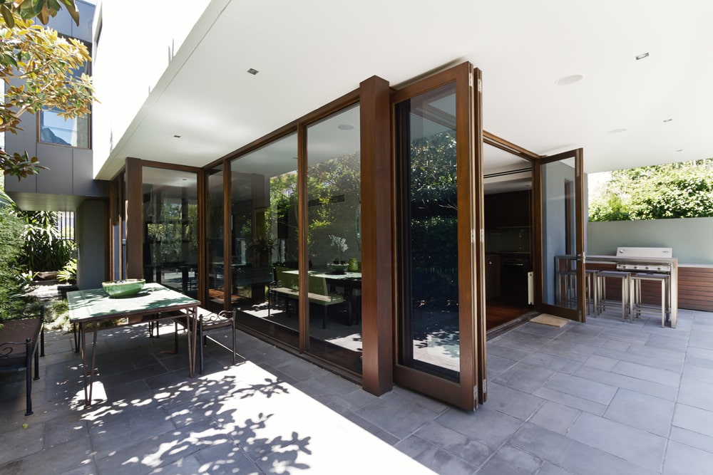 bifolding doors with integrated blinds